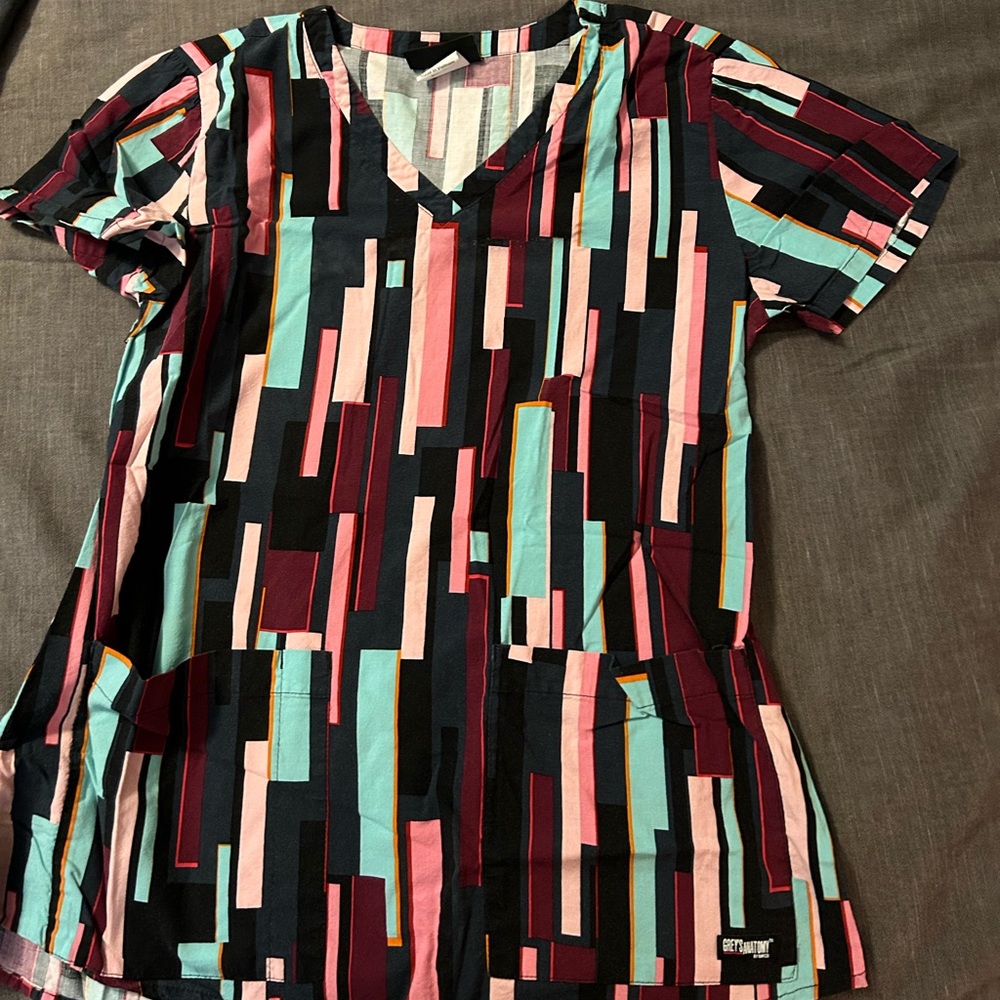 *SOLD* Greys anatomy scrub top